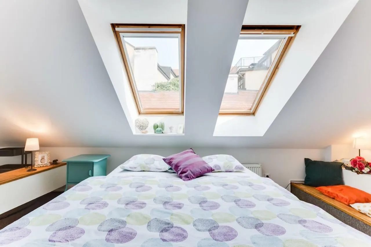 Charles Bridge Loft Appartement Praag